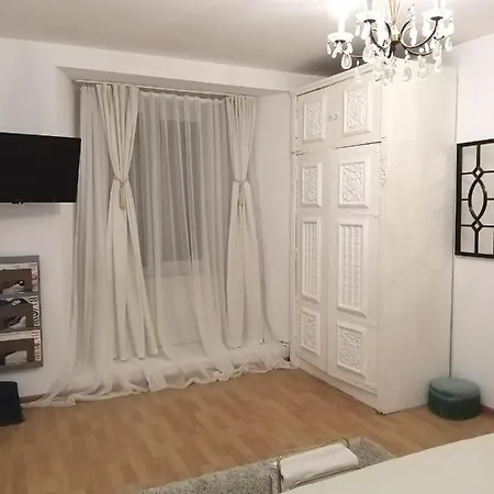 Ultra Central Apartament * Брашов